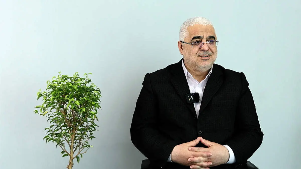 جبهه پایداری و تندروها خاکریز به خاکریز جلو می‌آیند/ چرا وزرا باید دنبال نوبت گرفتن از ثابتی و رسایی باشند؟ 
