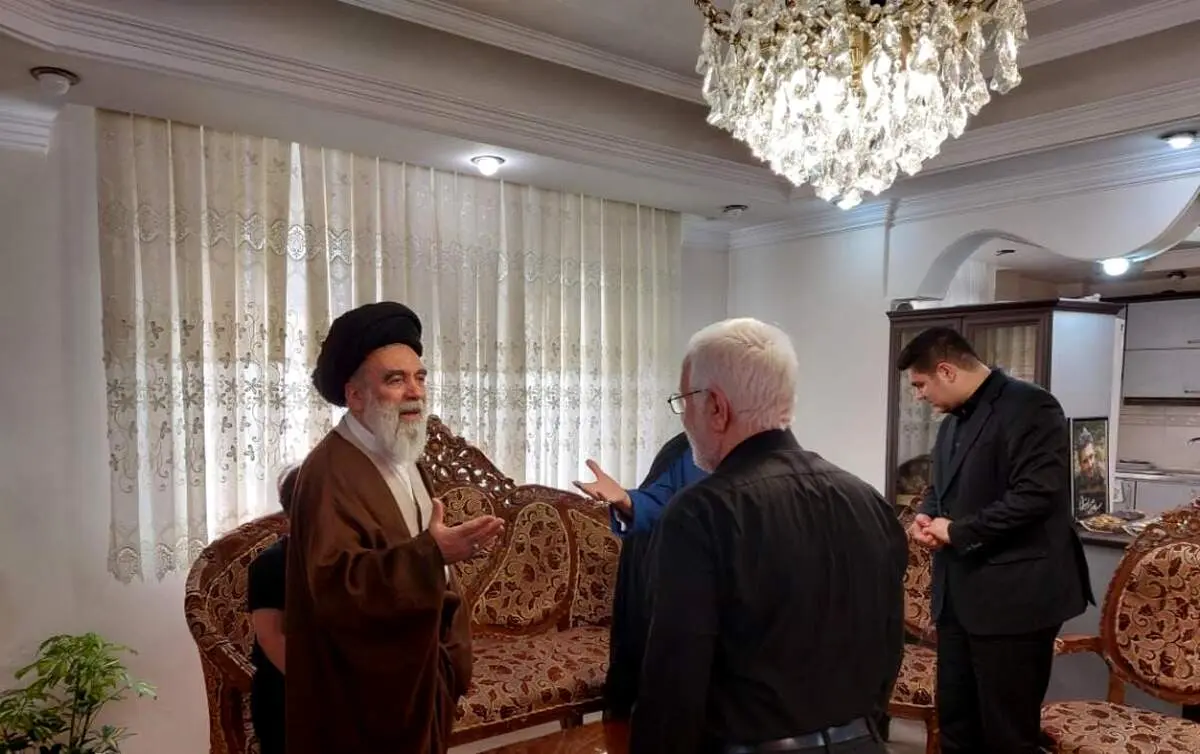 عضو فقهای شورای نگهبان به منزل شهید خدایی رفت 