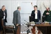 حضور پزشکیان در جلسه پیگیری احداث نیروگاه‌های برق خورشیدی