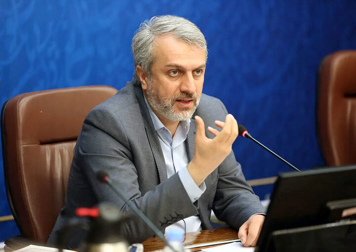 فاطمی امین چه ماشینی سوار می‌شود؟+ببینید 