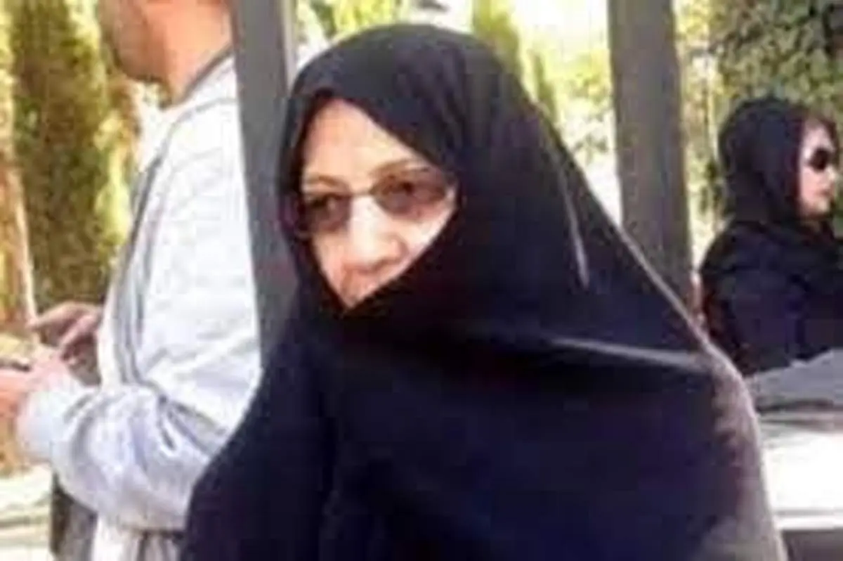 مخالفین آیتالله خامنهای در میان بستگان| خواهرزاده رهبری چه خصومتی با ایشان دارد