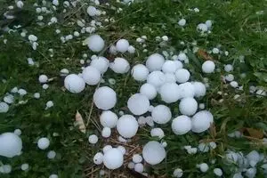 ده‌ها کودک در عرض نیم ساعت بر اثر بارش تگرگ‌ زخمی شدند!