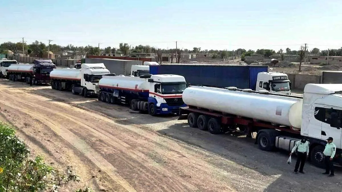 بازگشت ۷۴ تانکر بنزین به ایران از سوی طالبان: بی‌کیفیت است!