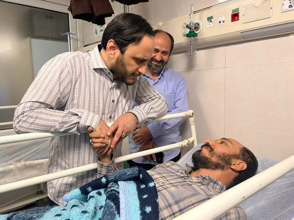 ضرب و شتم یک عکاس در قم+ببینید