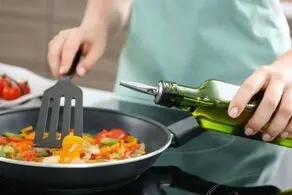 خلاقیت خنده دار مادر ایرانی در آموزش آشپزی به دختر تازه عروسش حماسه ساز شد/ عکس