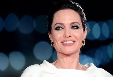 حضور آنجلینا جولی در خط مقدم جنگ + عکس 