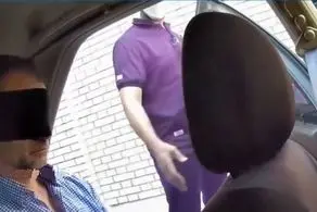 انتقال معاون سفیر انگلیس با چشمان بسته/ ببینید 