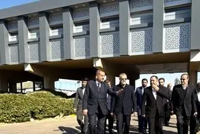 تصاویری از علی لاریجانی در سوریه موقع خروج از هواپیما