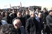 حضور پزشکیان در مسیر و میان زائران امام رضا (ع)