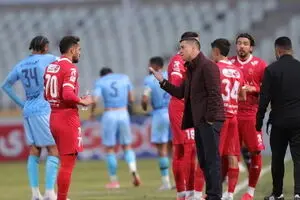 بی ادبی عجیب اوسمار به بازیکنان پرسپولیس کنار زمین/ فیلم