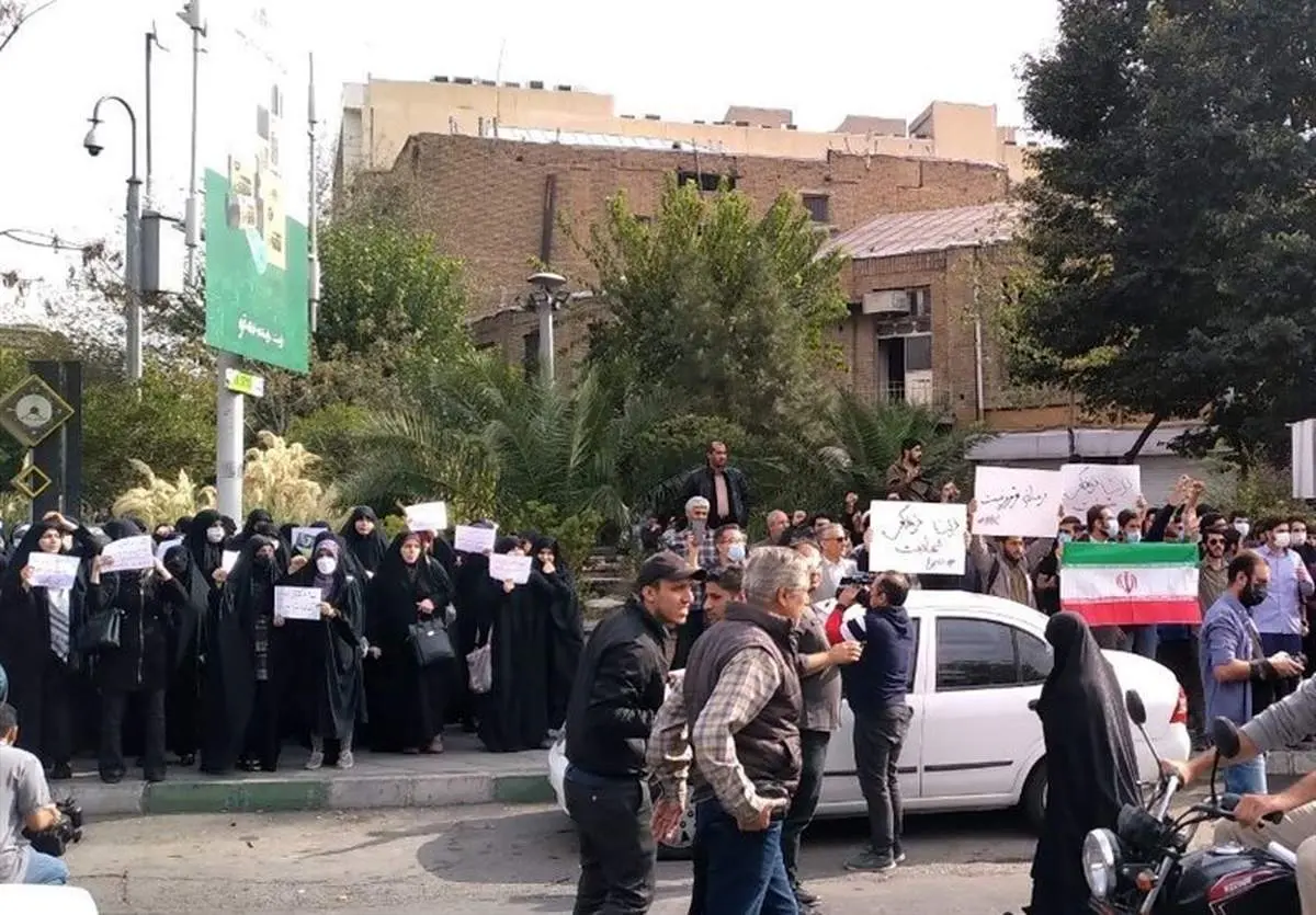 تجمع اعتراضی روبروی سفارت انگلیس در تهران/ ببینید