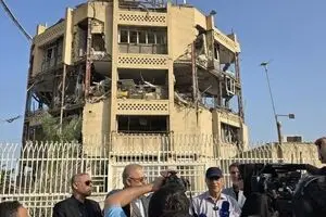 بازدید معاون اجرایی رئیس‌جمهور و وزیر نیرو از کشتی‌سازی خلیج‌فارس