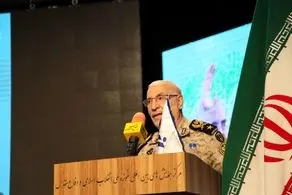 نسل جدید از نسل دهه ۵۰ محکم‌تر و فداکارتر است/ مردم خائن ها را نفرین می‌کنند 
