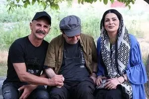 فیلم احساسی از دختر داریوش مهرجویی همراه مادرش موقع آواز خواندن/ ویدئو
