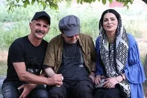 فیلم احساسی از دختر داریوش مهرجویی همراه مادرش موقع آواز خواندن/ ویدئو
