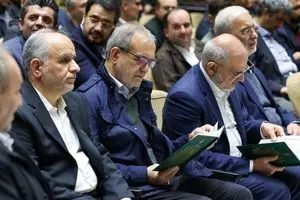 حضور رئیس جمهور در مراسم ختم همسر و دو فرزند سقاب اصفهانی 