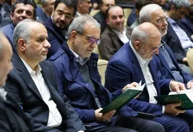 حضور رئیس جمهور در مراسم ختم همسر و دو فرزند سقاب اصفهانی 