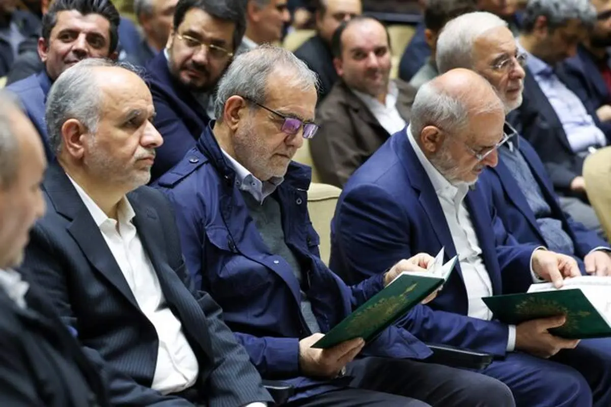 حضور رئیس جمهور در مراسم ختم همسر و دو فرزند سقاب اصفهانی 