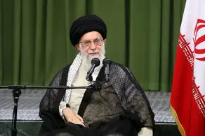 نامه نوشتن دختری که دو دست نداشت| او نامه خود را با پایش به رهبری نوشت + ببینید 