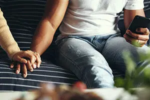رفتار زنان که نشان می‌دهد از رابطه جنسی با شما راضی نیستند