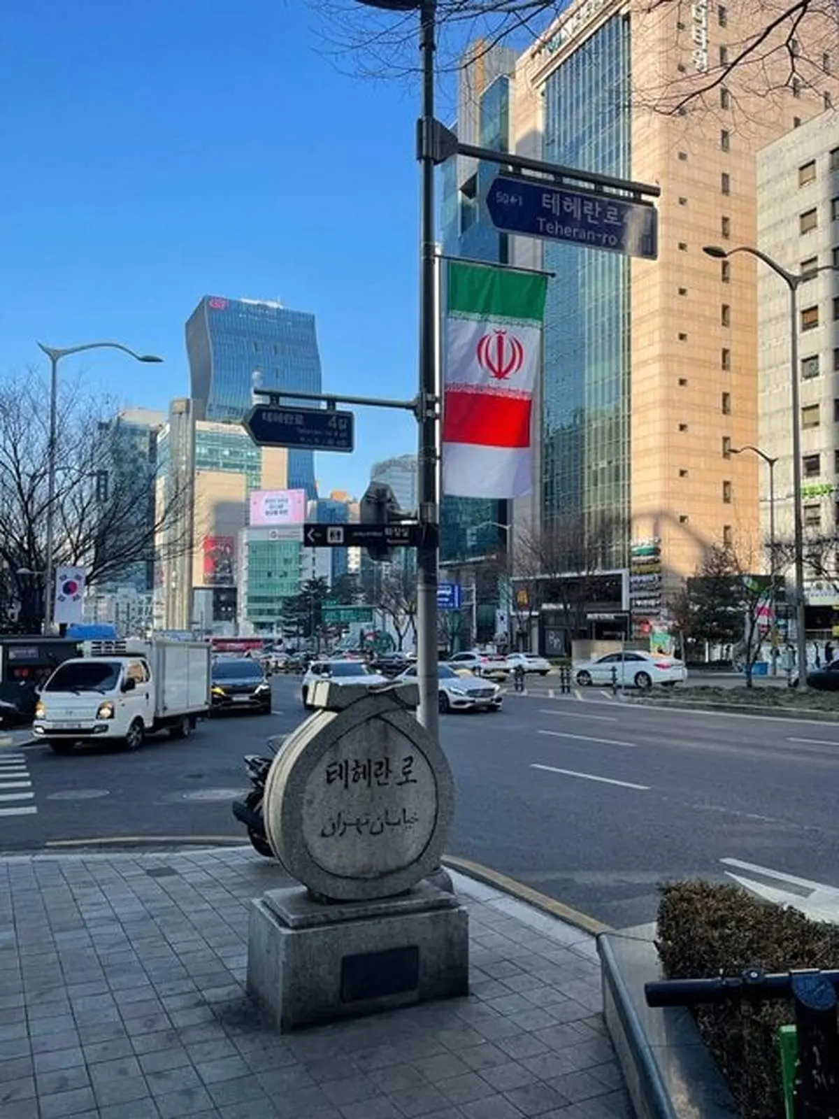 برافراشته شدن دائمی پرچم ایران در خیابان تهران در سئول/ ببینید