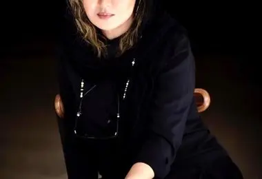 نیکی کریمی با لباس از مد افتاده و چهره عجیب در خارج!/ تصاویر