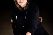 نیکی کریمی با لباس از مد افتاده و چهره عجیب در خارج!/ تصاویر