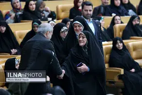 عکس جالب پزشکیان در آغوش خواهرش + ببینید 
