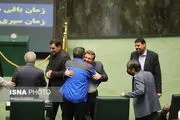مخالف فاطمی امین با این لباس به صحن علنی رفت+ببینید