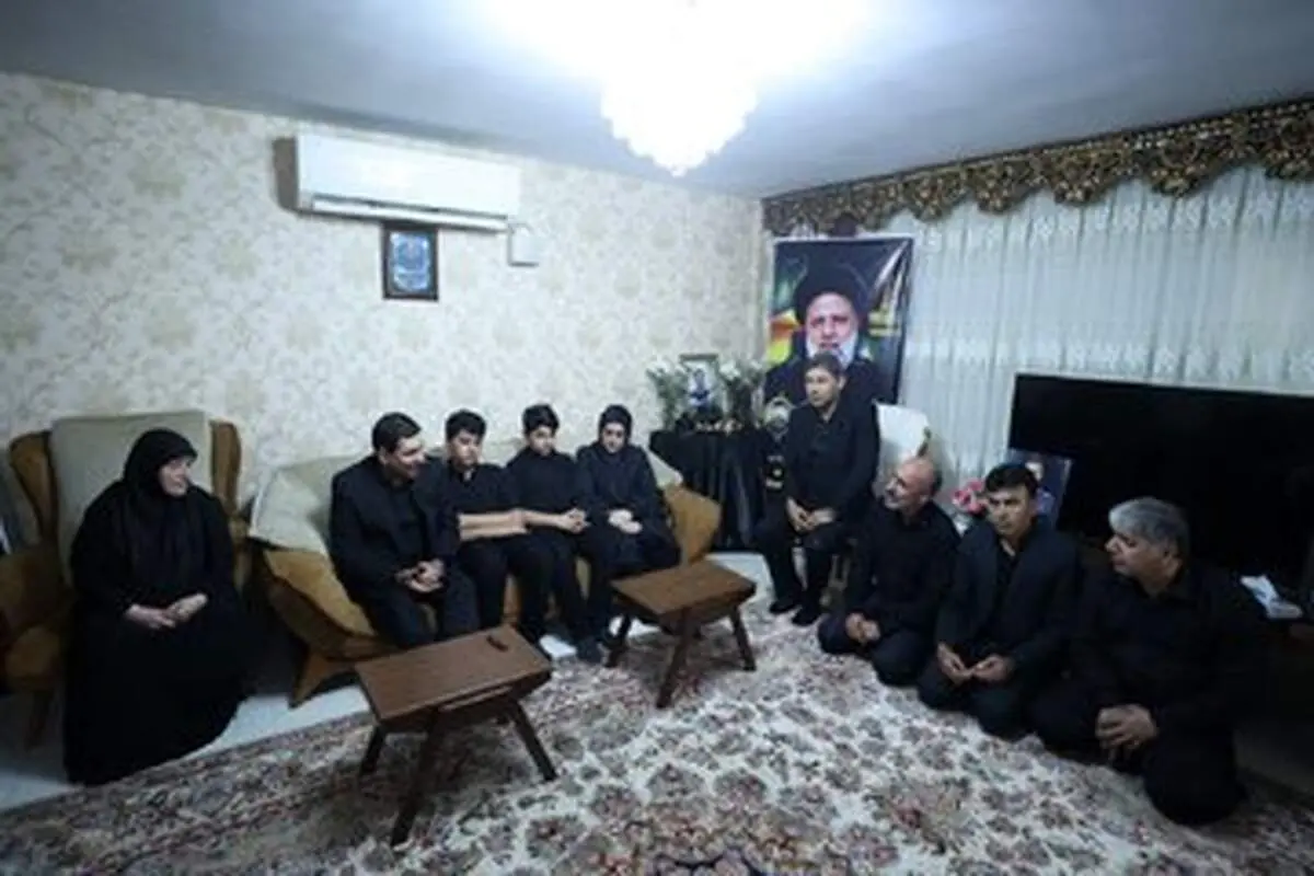 دیدار مخبر با خانواده خلبانان بالگرد حامل رئیسی و هیئت همراه 