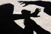 سلبریتی زیرزمینی دختر جوان را به داخل خانه هُل داد و بهش تجاوز کرد!