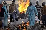 تصاویر تکان دهنده از سوزاندن قربانیان کرونا در هند!
