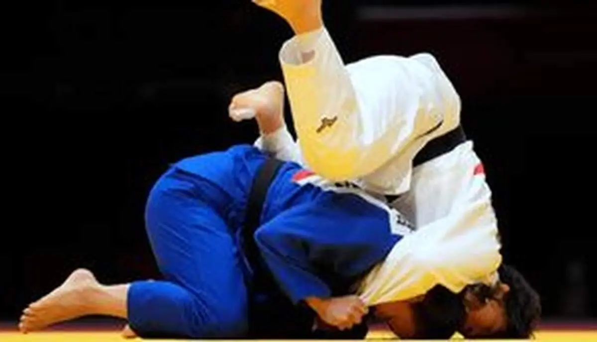 ورزشکار چینی با دندان به جان حریف افتاد