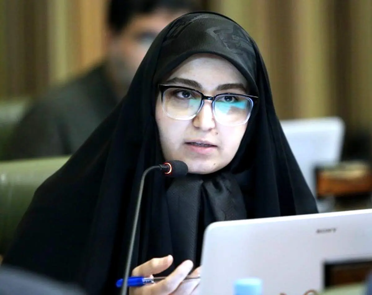 شعرخوانی دختر سردار سلیمانی/ اعضای شورای شهر جلسه را ترک کردند + ببینید  