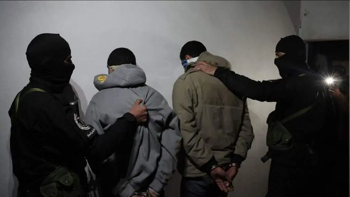 مهمات کشف و ضبط شده از تروریست‌ها در حرم حضرت زینب (س) + عکس 