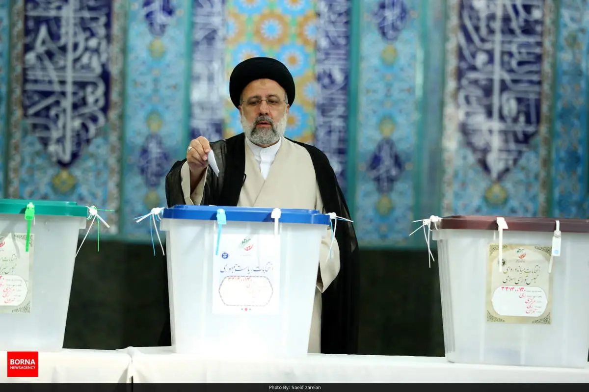 حجت‌الاسلام رییسی آرای خود را در شهرری به صندوق انداخت