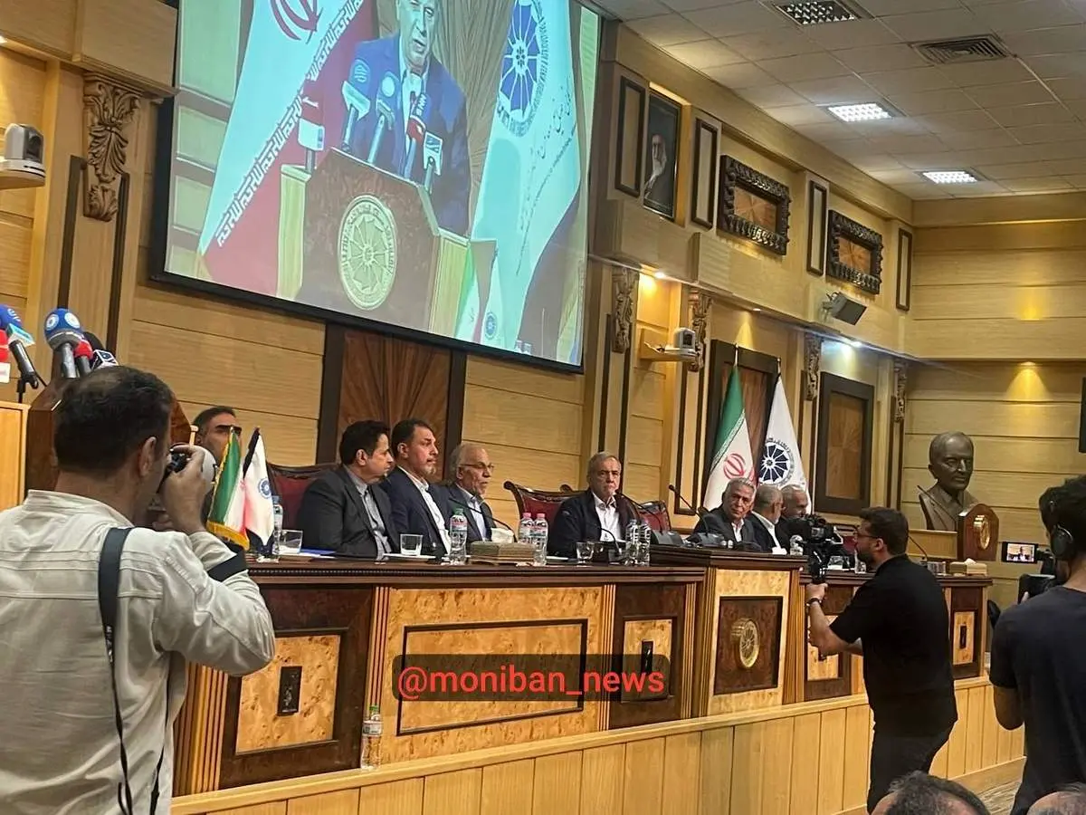 ظریف و تیم او آستین بالا زده‌اند| انبوهی از نیروی انسانی پول می‌گیرند اما کار انجام نمی‌دهند