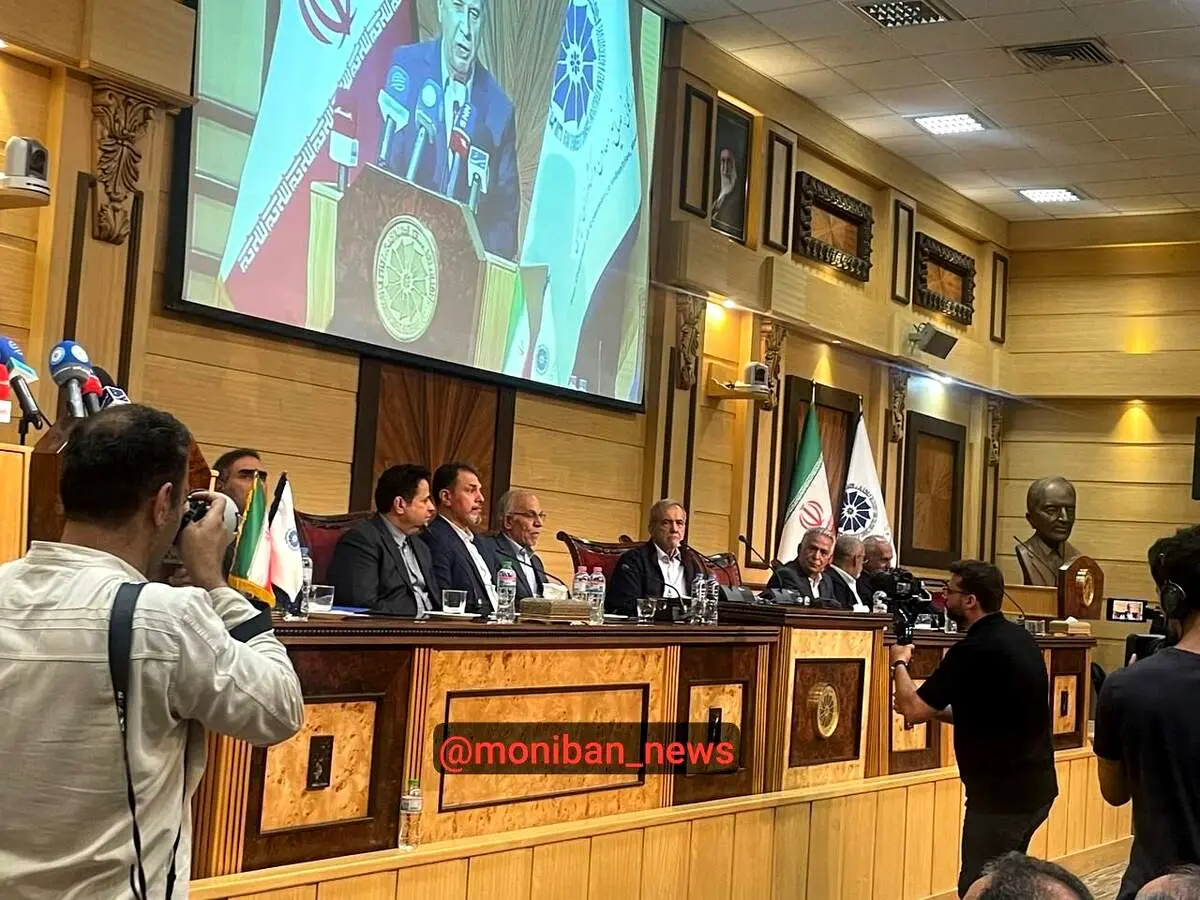 ظریف و تیم او آستین بالا زده‌اند| انبوهی از نیروی انسانی پول می‌گیرند اما کار انجام نمی‌دهند