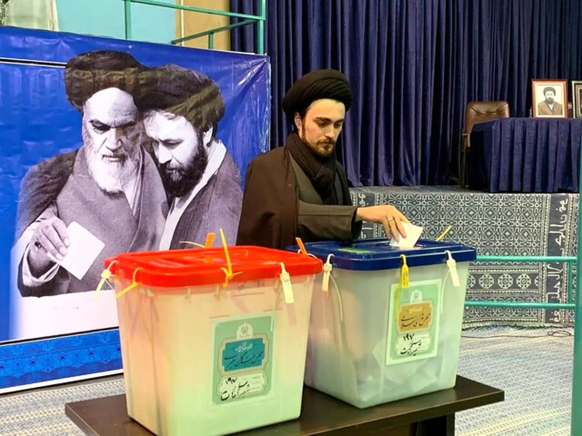 سیداحمد خمینی: شور و شوقی را بین دوستان و هم نسل‌ هایم ندیدم که امیدی برای تغییر از دل صندوق رای داشته باشند!