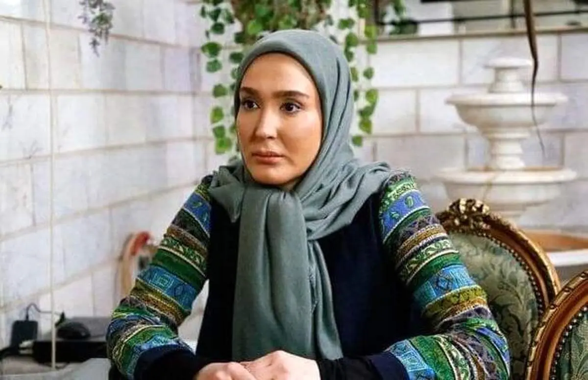 تنها عکس مرحوم زهره فکورصبور در آغوش پدر جوانش/ تصویر