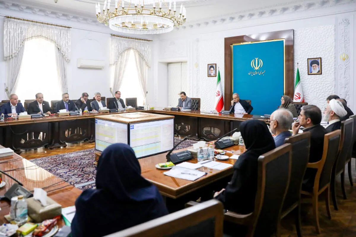 تاکید پزشکیان بر فرصت دادن به تولیدکنندگان برای اصلاح فرآیندها و تطبیق با استانداردهای بین‌المللی