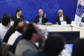 ترک کشور یا مهاجرت، راه‌حل مسائل نیست و باید ماند و کشور را آباد کرد
