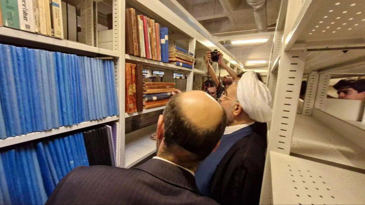 حسن روحانی کتابخانه اش را اهدا کرد 
