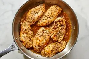 طرز تهیه فیله مرغ با سس کره و سیر/ ساده و سریع