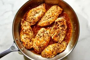 طرز تهیه فیله مرغ با سس کره و سیر/ ساده و سریع