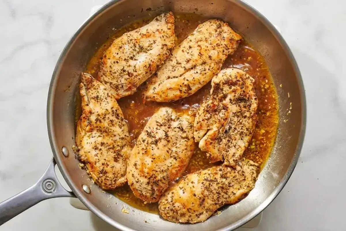 طرز تهیه فیله مرغ با سس کره و سیر/ ساده و سریع
