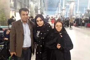 صحرا اسداللهی در کنار پدر و مادر و برادرش/ تصاویر