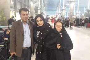 صحرا اسداللهی در کنار پدر و مادر و برادرش/ تصاویر