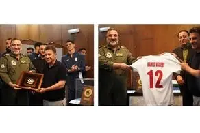 فرمانده ارتش در جمع فوتبالیست‌ها  