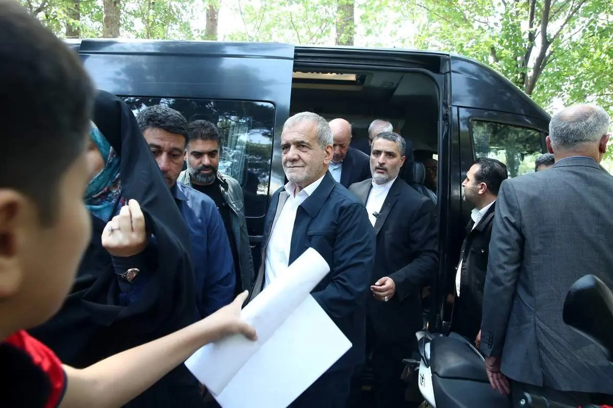مسعود پزشکیان: از دنیای سیاست کنار خواهم رفت اگر ...